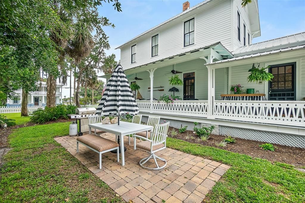 For Sale: $550,000 (2 beds, 1 baths, 1876 Square Feet)