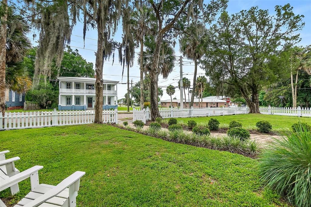 For Sale: $550,000 (2 beds, 1 baths, 1876 Square Feet)