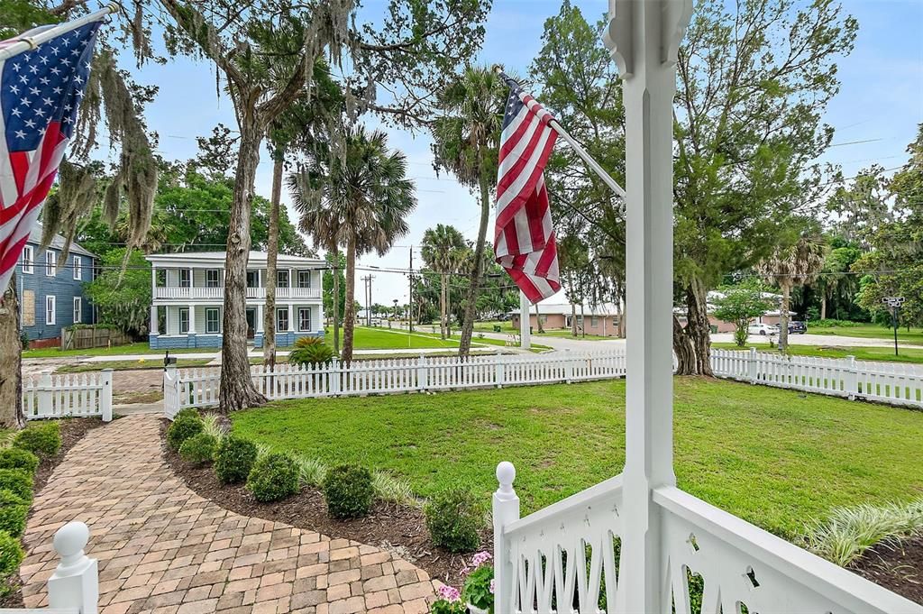 For Sale: $550,000 (2 beds, 1 baths, 1876 Square Feet)