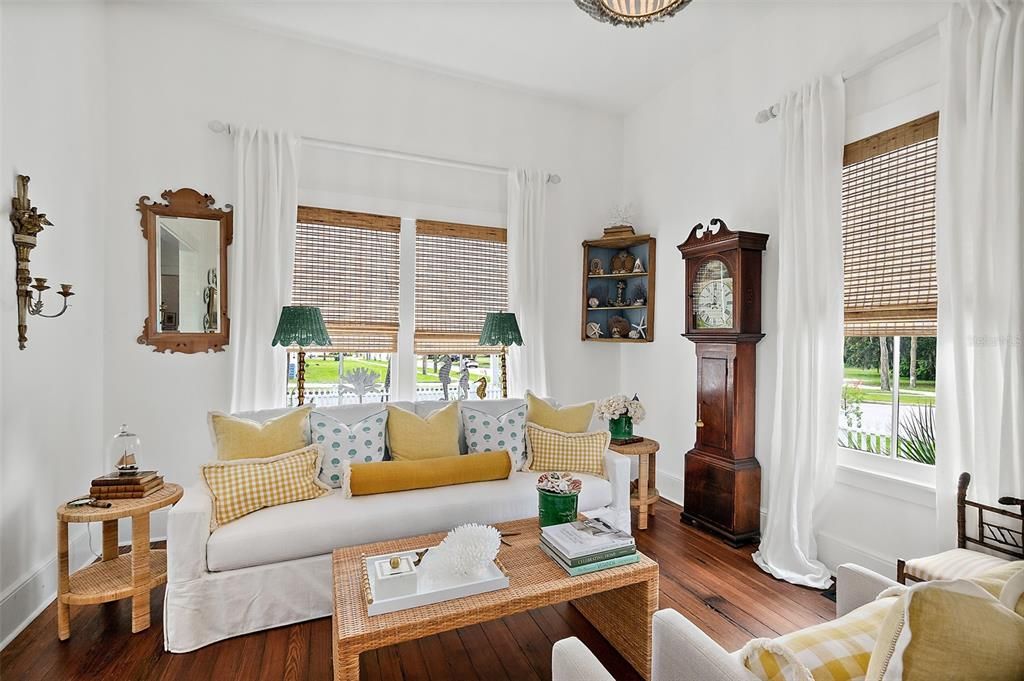 For Sale: $550,000 (2 beds, 1 baths, 1876 Square Feet)