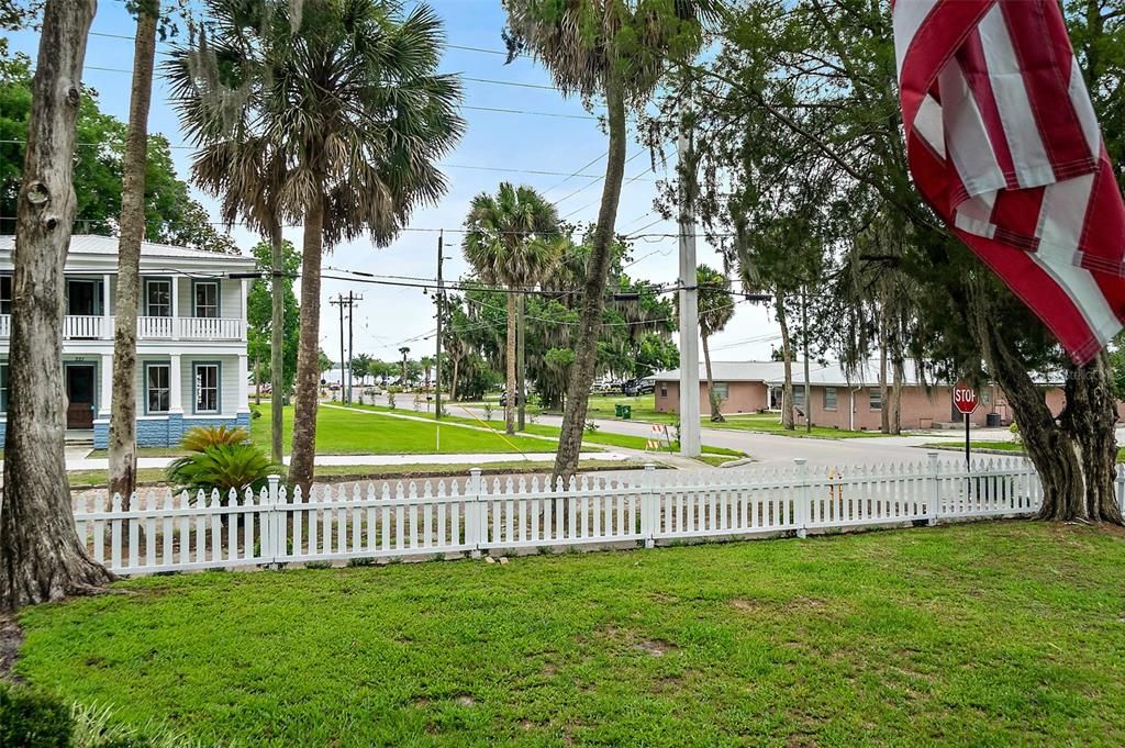 For Sale: $550,000 (2 beds, 1 baths, 1876 Square Feet)