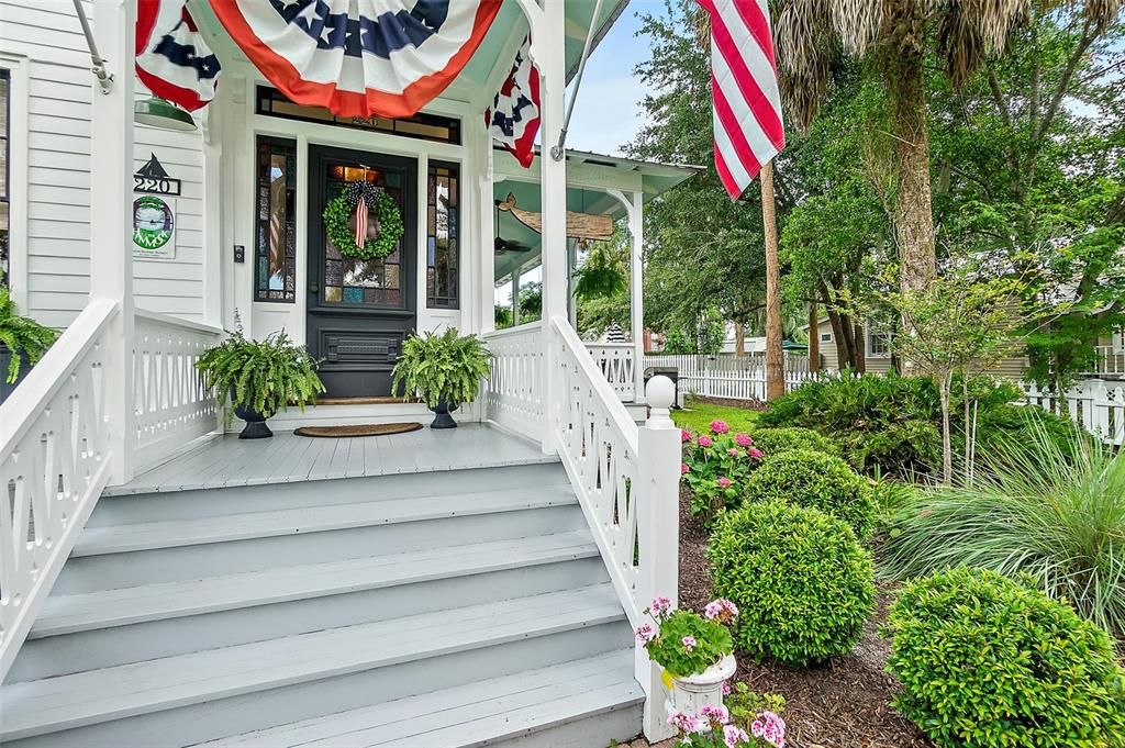For Sale: $550,000 (2 beds, 1 baths, 1876 Square Feet)