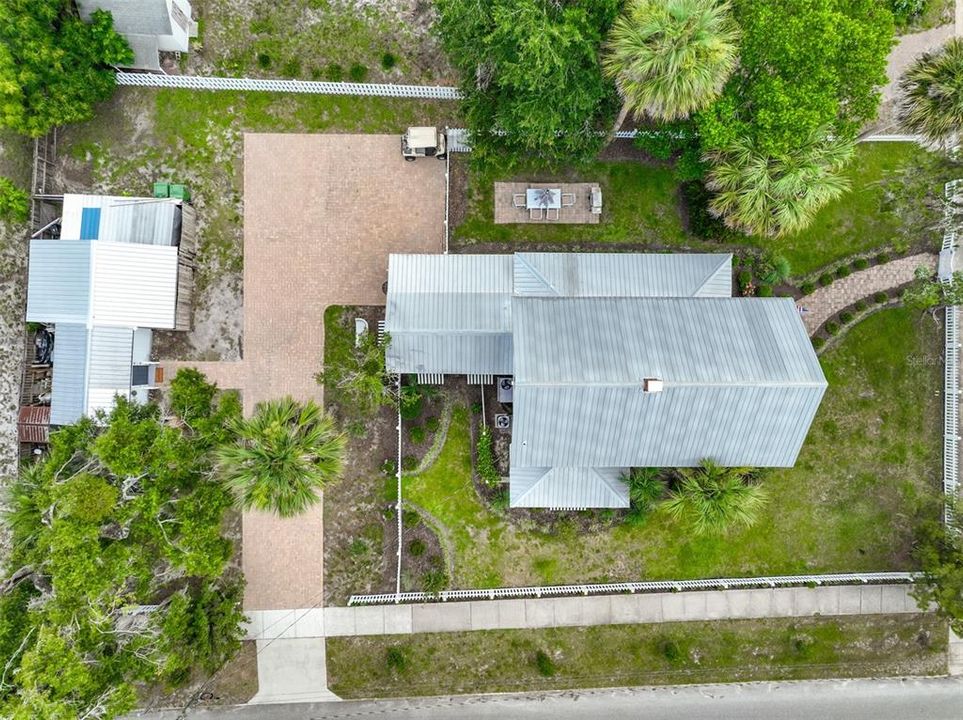 For Sale: $550,000 (2 beds, 1 baths, 1876 Square Feet)