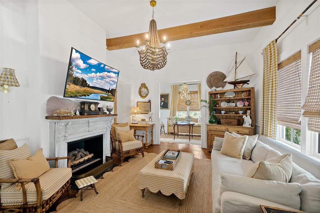 For Sale: $550,000 (2 beds, 1 baths, 1876 Square Feet)