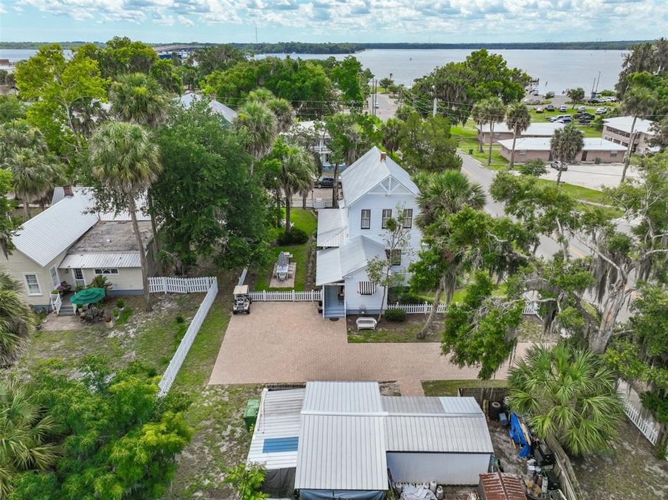 For Sale: $550,000 (2 beds, 1 baths, 1876 Square Feet)
