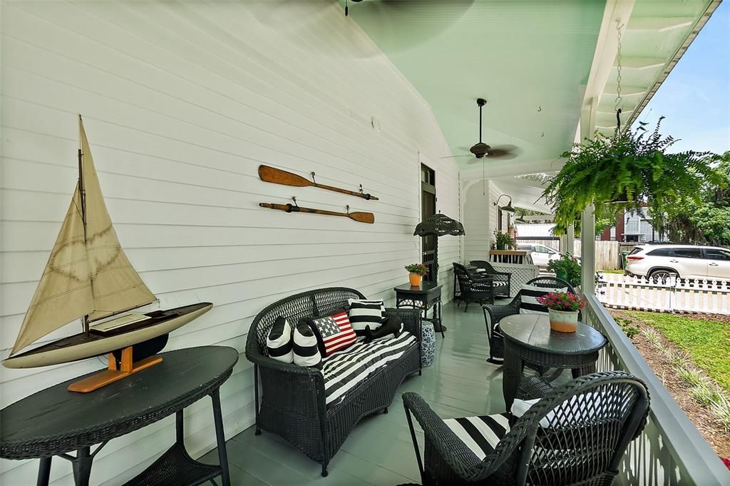 For Sale: $550,000 (2 beds, 1 baths, 1876 Square Feet)