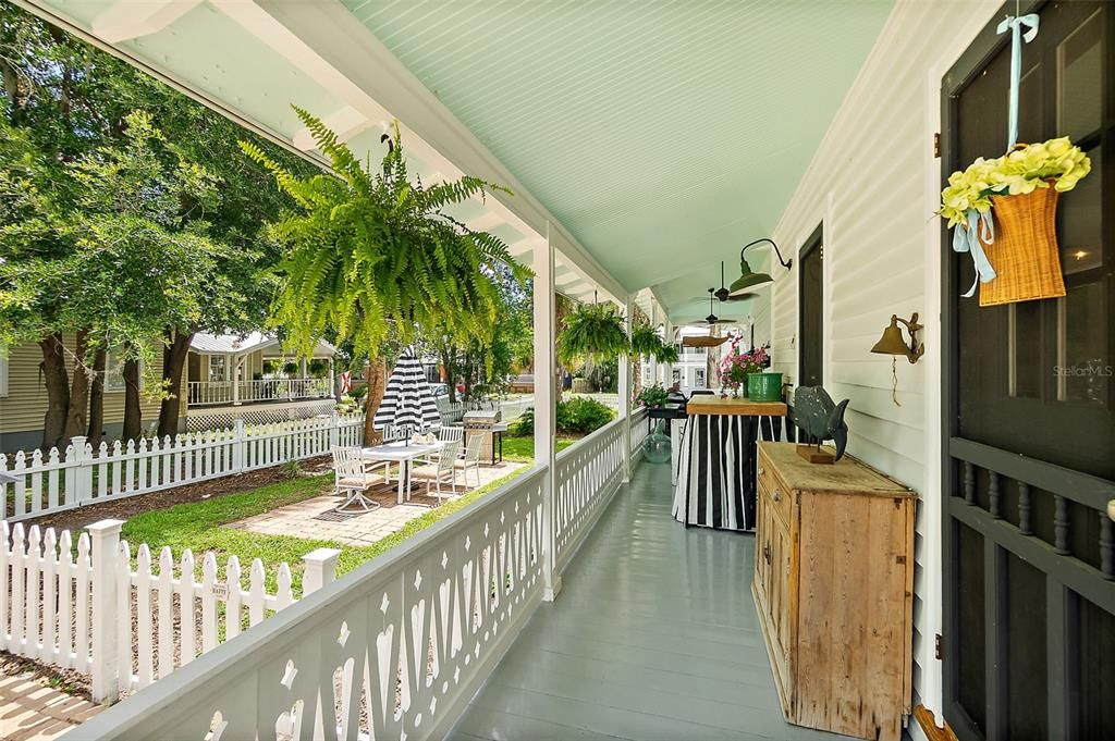 For Sale: $550,000 (2 beds, 1 baths, 1876 Square Feet)