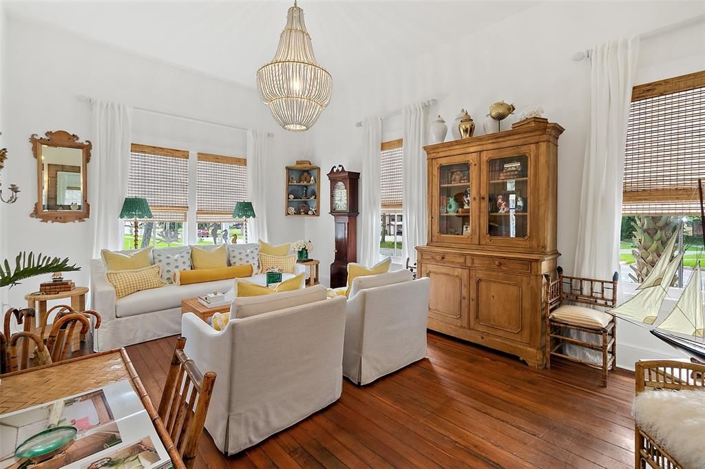 For Sale: $550,000 (2 beds, 1 baths, 1876 Square Feet)