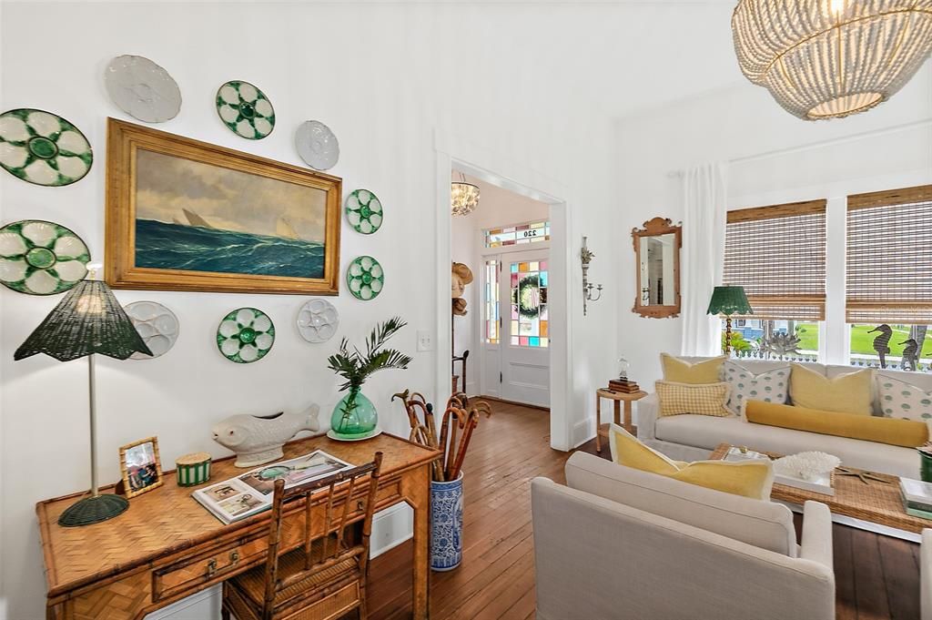 For Sale: $550,000 (2 beds, 1 baths, 1876 Square Feet)