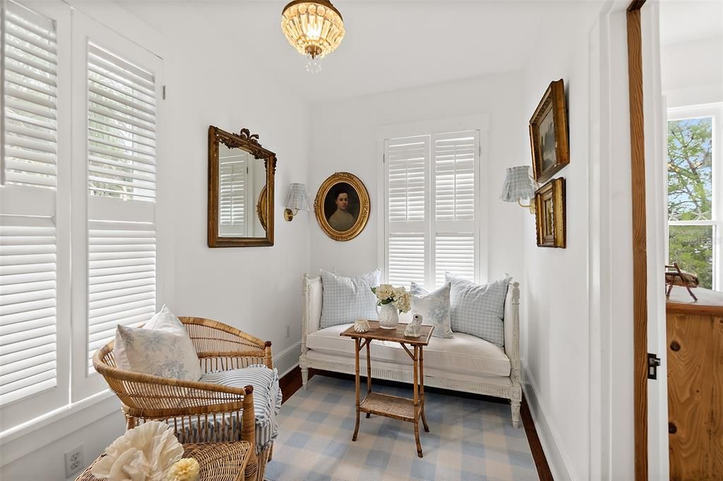 For Sale: $550,000 (2 beds, 1 baths, 1876 Square Feet)