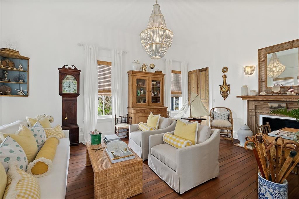 For Sale: $550,000 (2 beds, 1 baths, 1876 Square Feet)