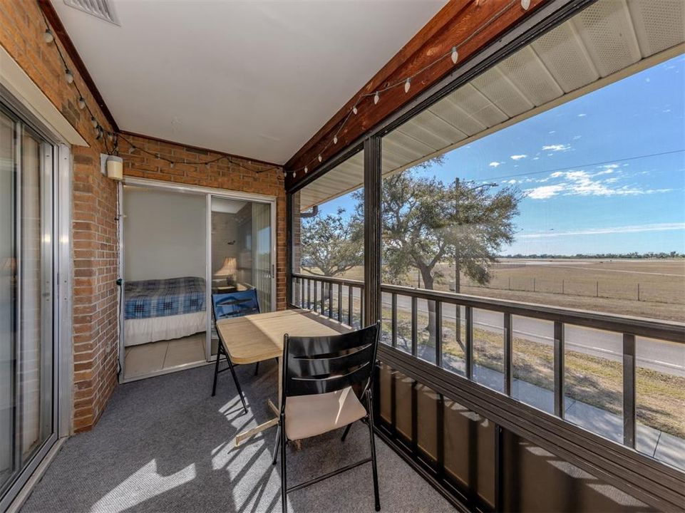 For Rent: $1,700 (2 beds, 1 baths, 723 Square Feet)