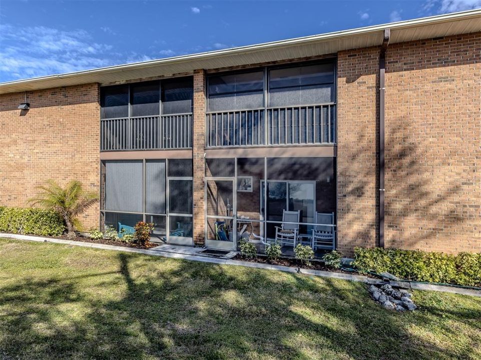 For Rent: $1,700 (2 beds, 1 baths, 723 Square Feet)