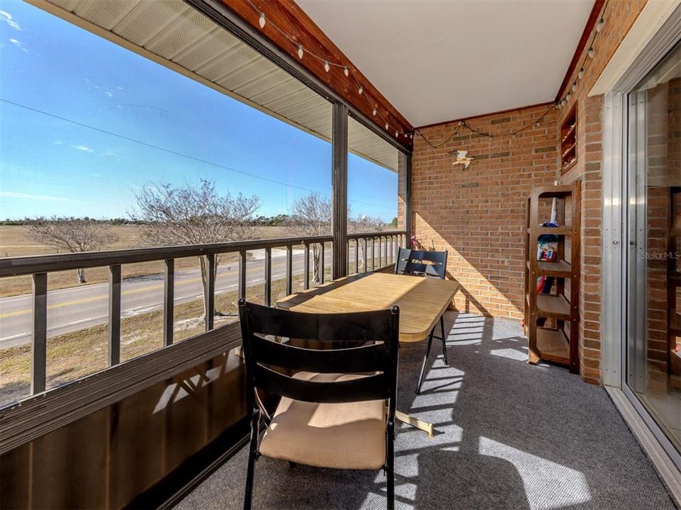 For Rent: $1,700 (2 beds, 1 baths, 723 Square Feet)