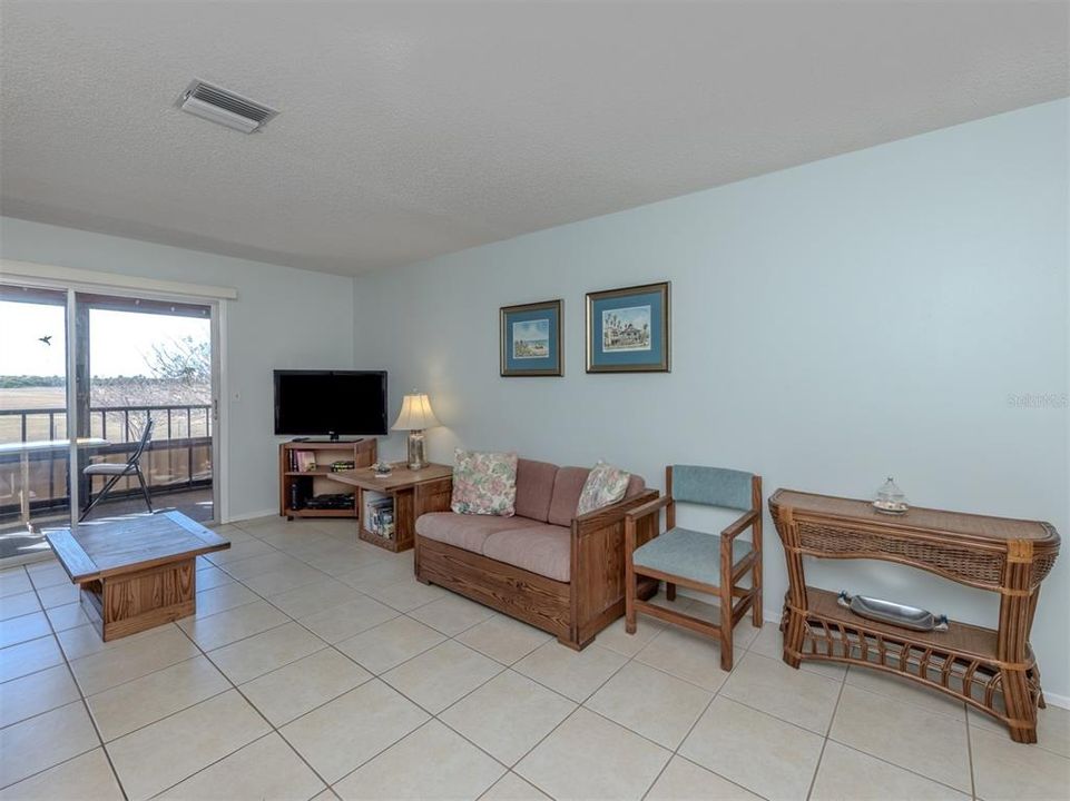 For Rent: $1,700 (2 beds, 1 baths, 723 Square Feet)