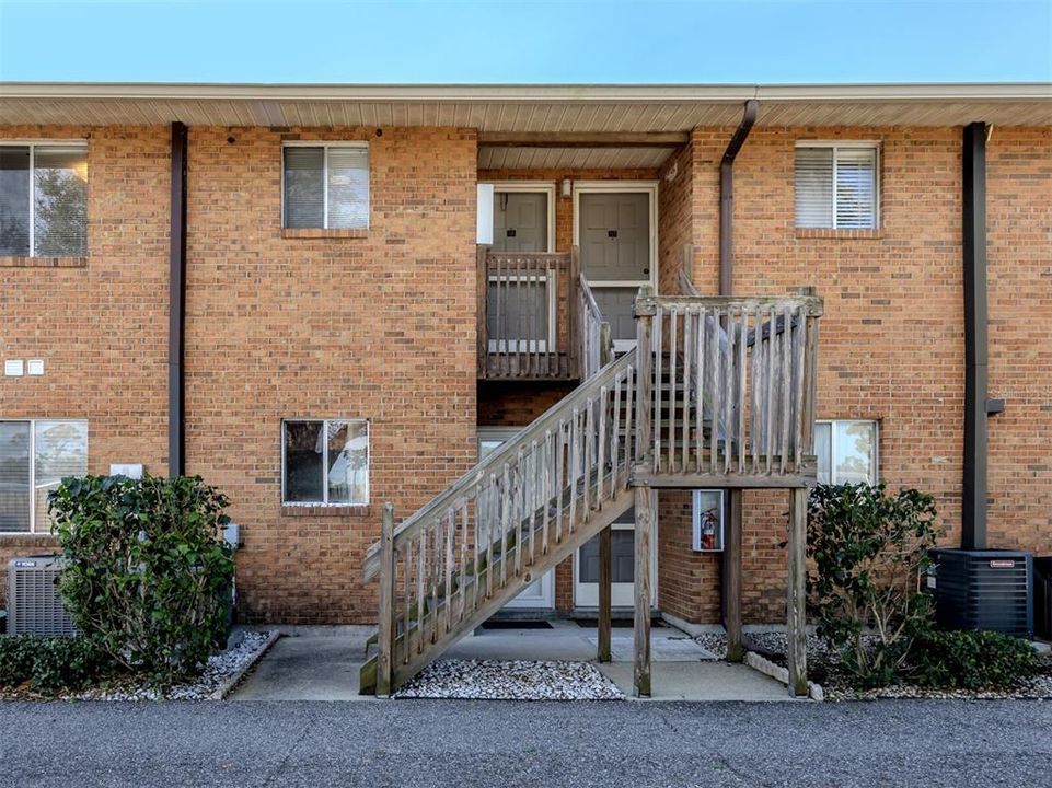 For Rent: $1,700 (2 beds, 1 baths, 723 Square Feet)