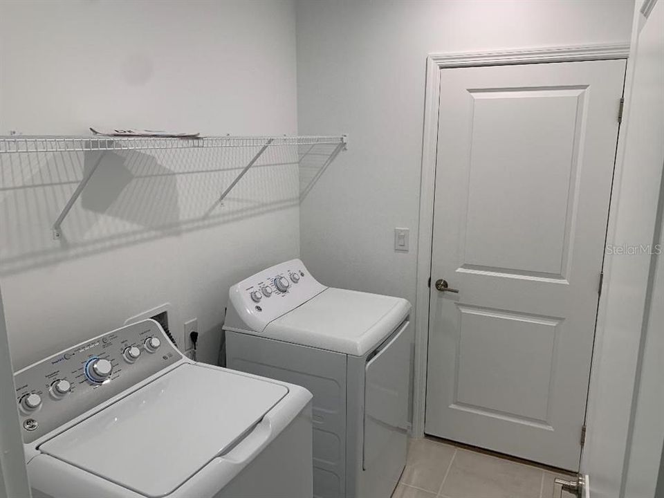 En Renta: $2,500 (4 camas, 3 baños, 2091 Pies cuadrados)