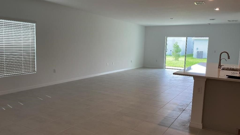 En Renta: $2,500 (4 camas, 3 baños, 2091 Pies cuadrados)