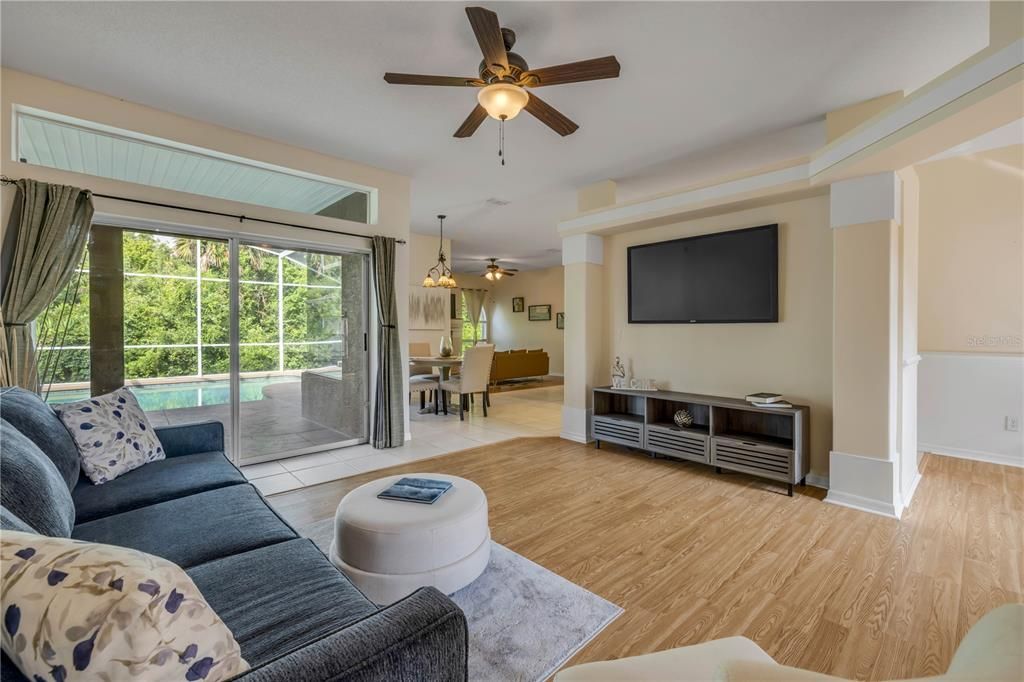 En Venta: $524,900 (4 camas, 2 baños, 2174 Pies cuadrados)