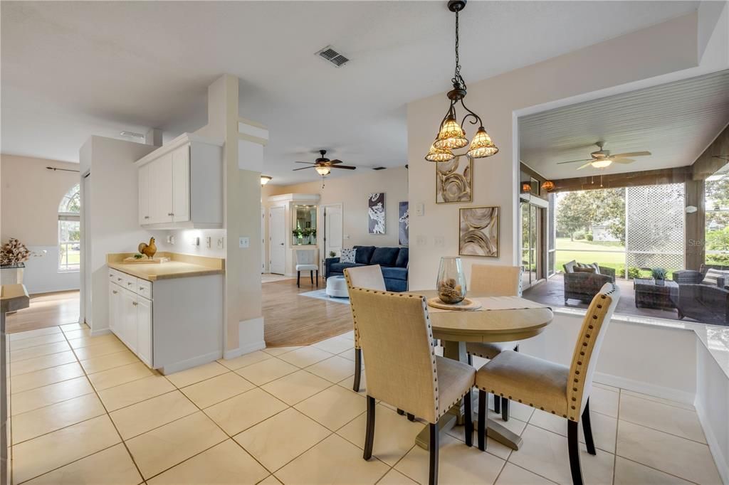 En Venta: $524,900 (4 camas, 2 baños, 2174 Pies cuadrados)