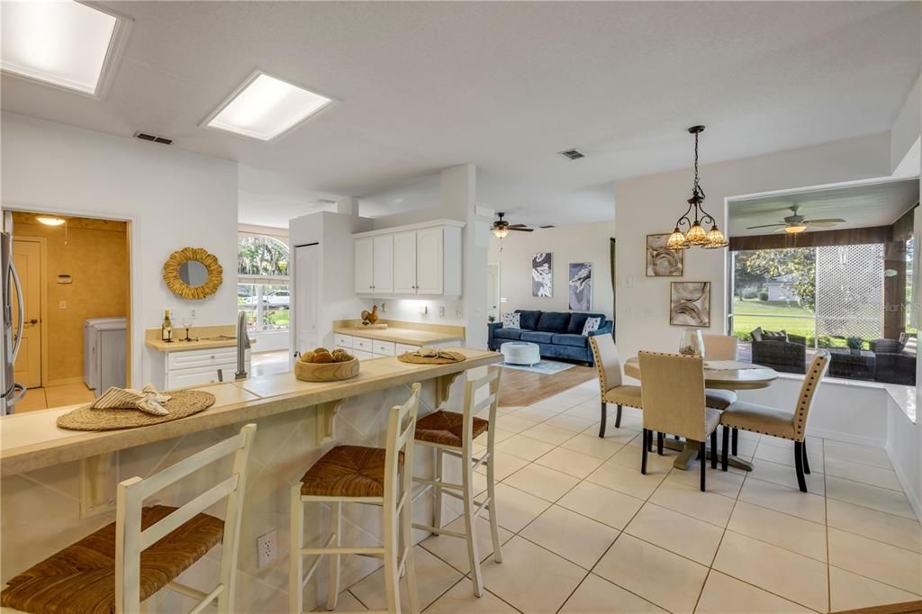 En Venta: $524,900 (4 camas, 2 baños, 2174 Pies cuadrados)