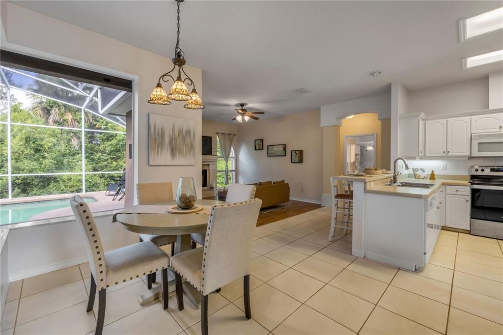 En Venta: $524,900 (4 camas, 2 baños, 2174 Pies cuadrados)