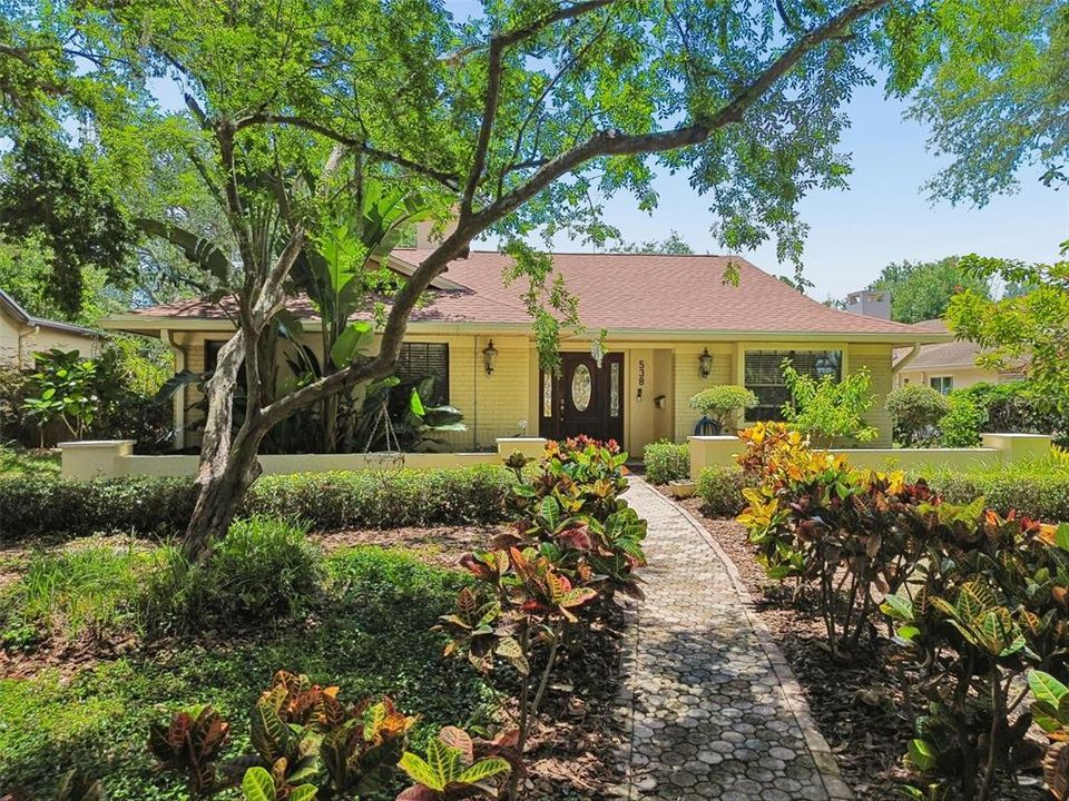 For Sale: $649,900 (3 beds, 2 baths, 1913 Square Feet)