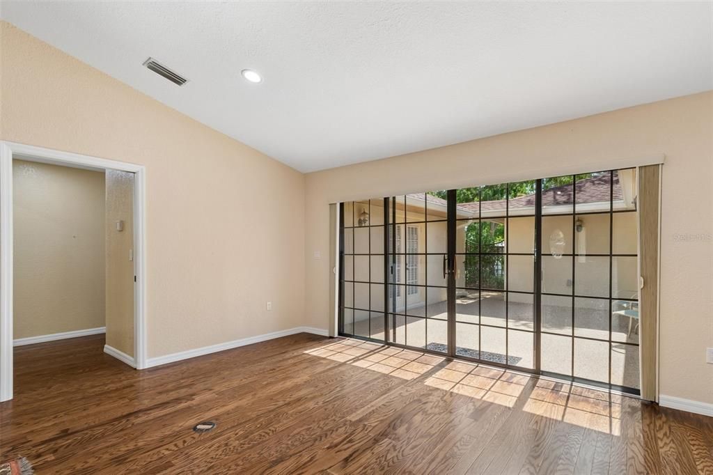 For Sale: $649,900 (3 beds, 2 baths, 1913 Square Feet)