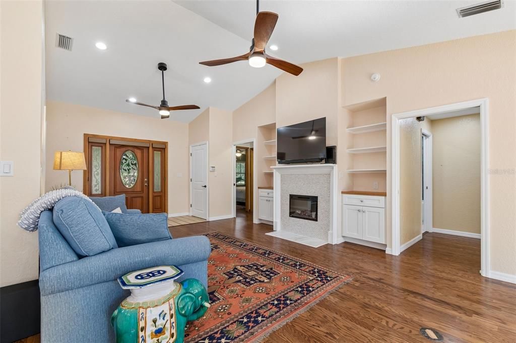 For Sale: $649,900 (3 beds, 2 baths, 1913 Square Feet)