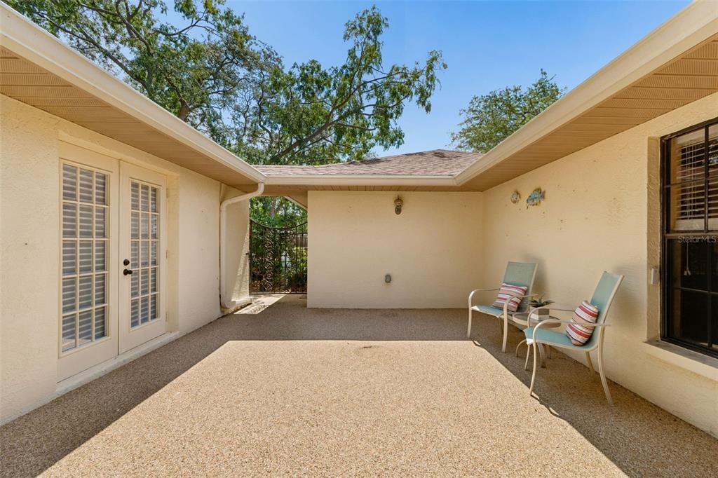 For Sale: $649,900 (3 beds, 2 baths, 1913 Square Feet)