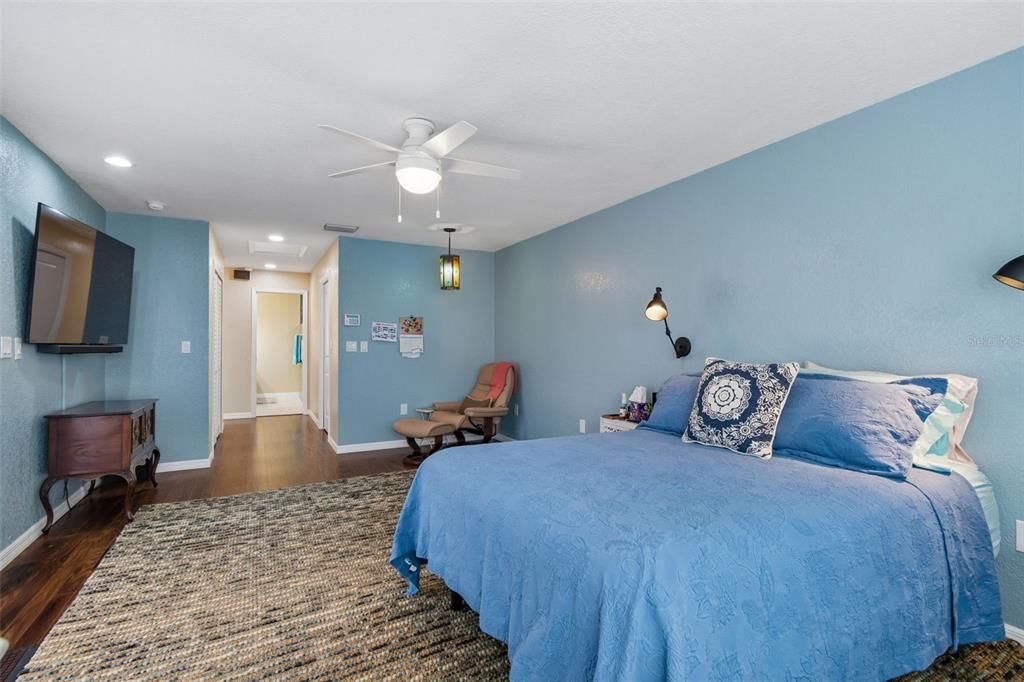For Sale: $649,900 (3 beds, 2 baths, 1913 Square Feet)