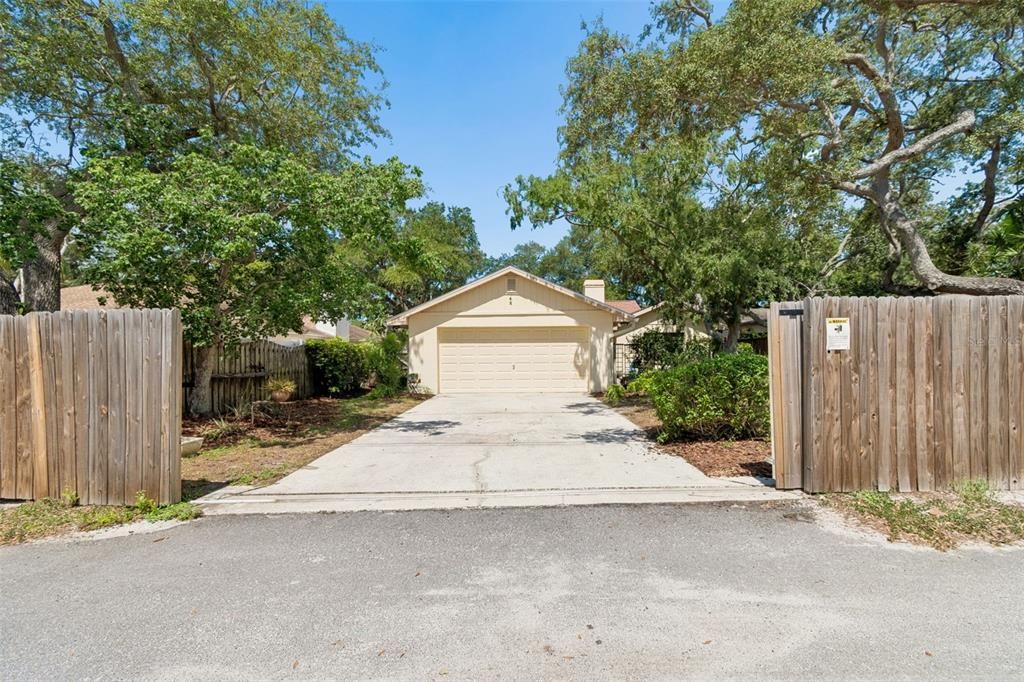 For Sale: $649,900 (3 beds, 2 baths, 1913 Square Feet)