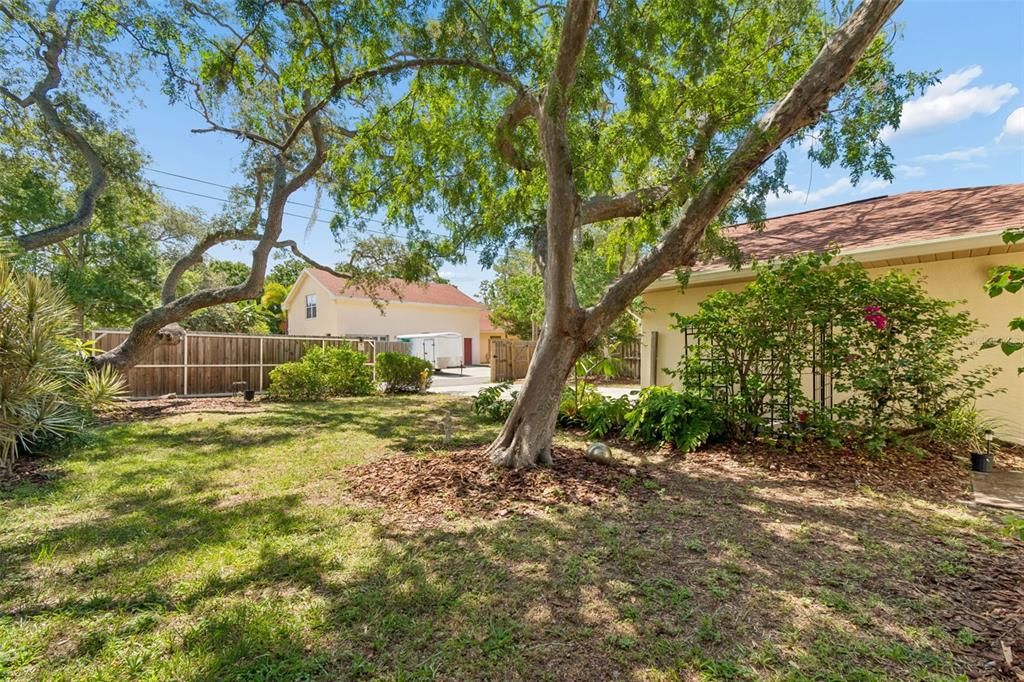For Sale: $649,900 (3 beds, 2 baths, 1913 Square Feet)