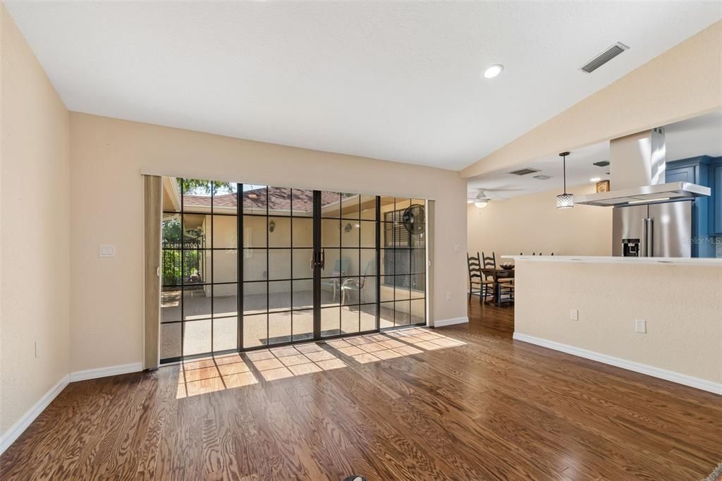 For Sale: $649,900 (3 beds, 2 baths, 1913 Square Feet)
