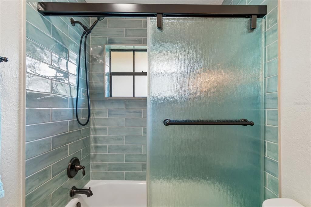 For Sale: $649,900 (3 beds, 2 baths, 1913 Square Feet)