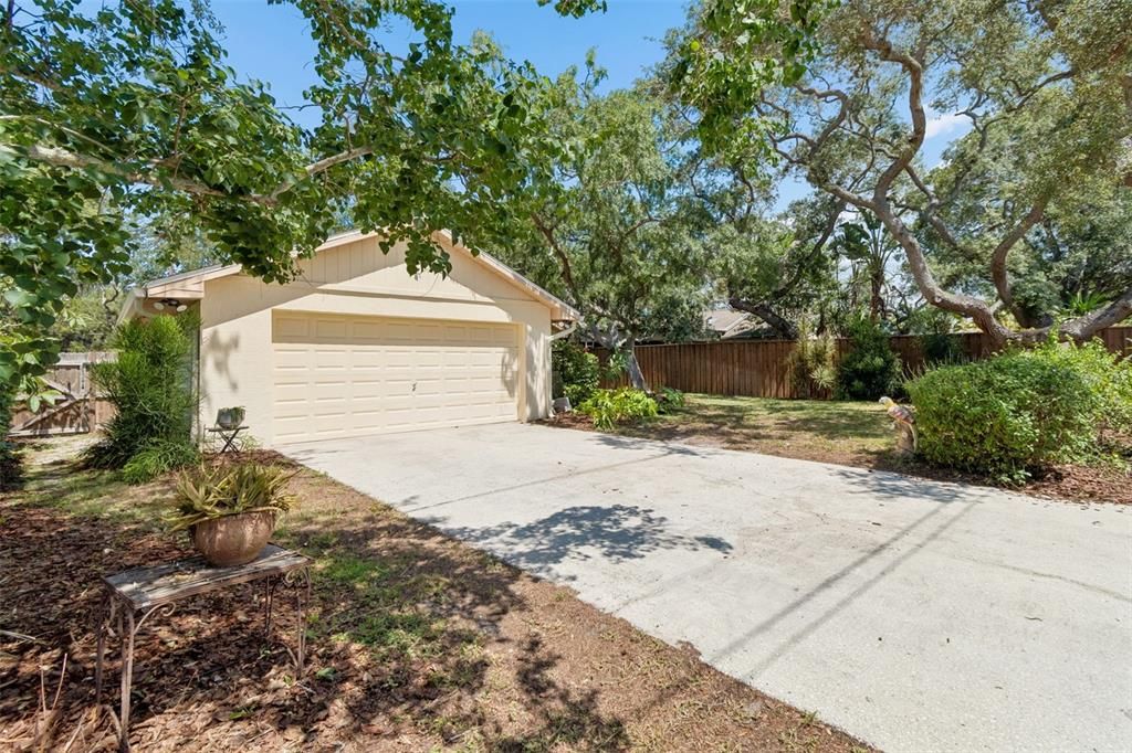For Sale: $649,900 (3 beds, 2 baths, 1913 Square Feet)