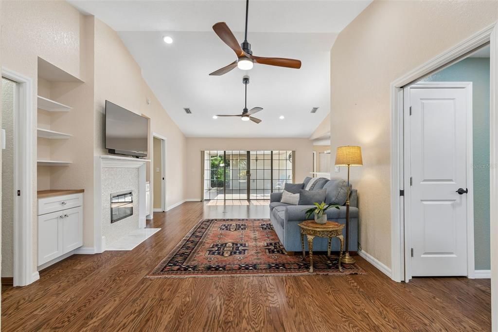 For Sale: $649,900 (3 beds, 2 baths, 1913 Square Feet)