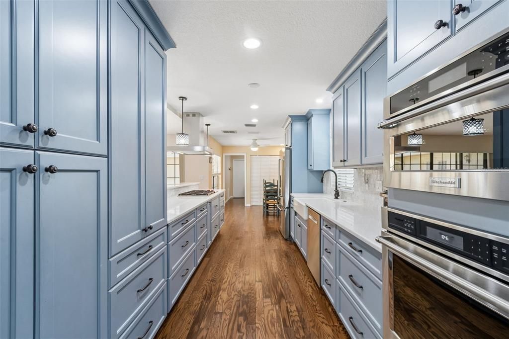 For Sale: $649,900 (3 beds, 2 baths, 1913 Square Feet)