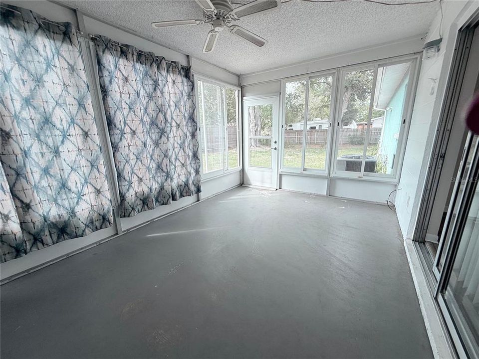 For Sale: $255,000 (2 beds, 2 baths, 1025 Square Feet)