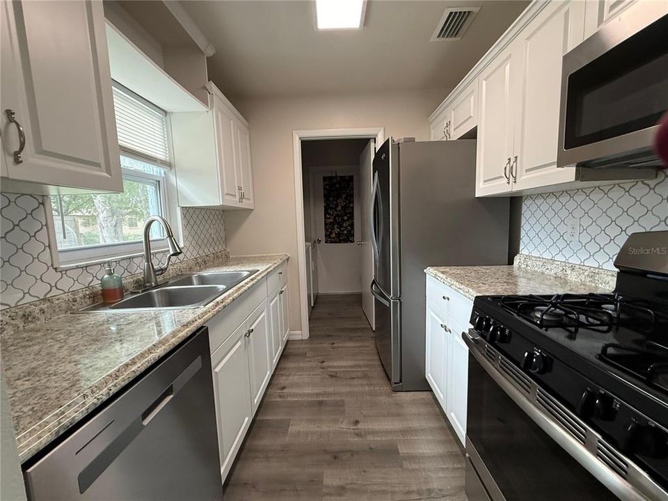 For Sale: $255,000 (2 beds, 2 baths, 1025 Square Feet)