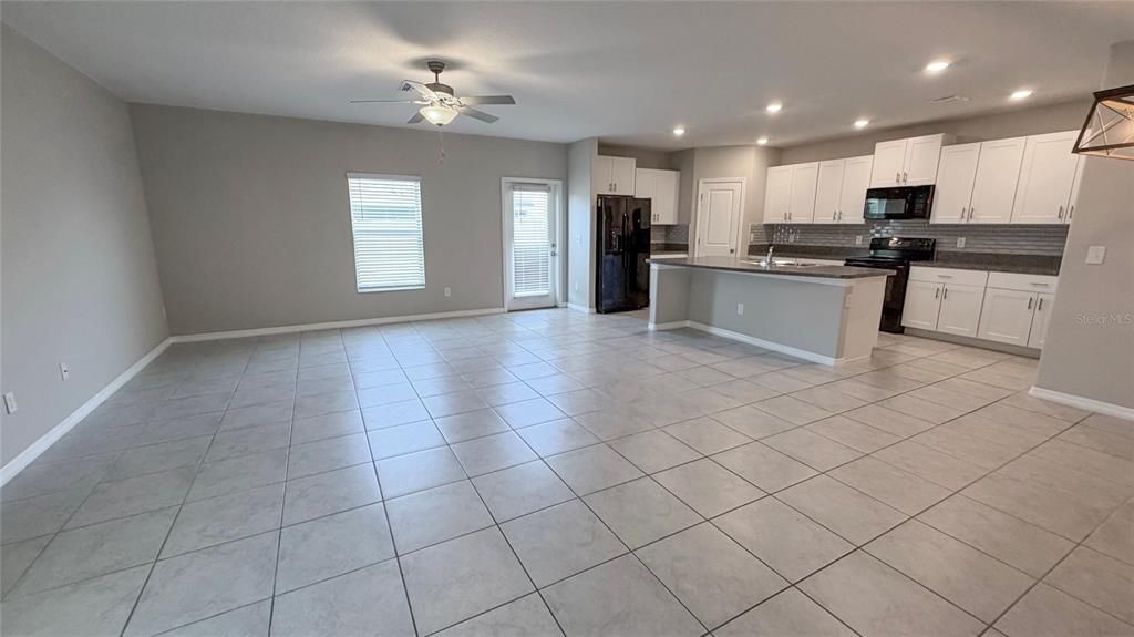 For Rent: $2,600 (5 beds, 2 baths, 2215 Square Feet)