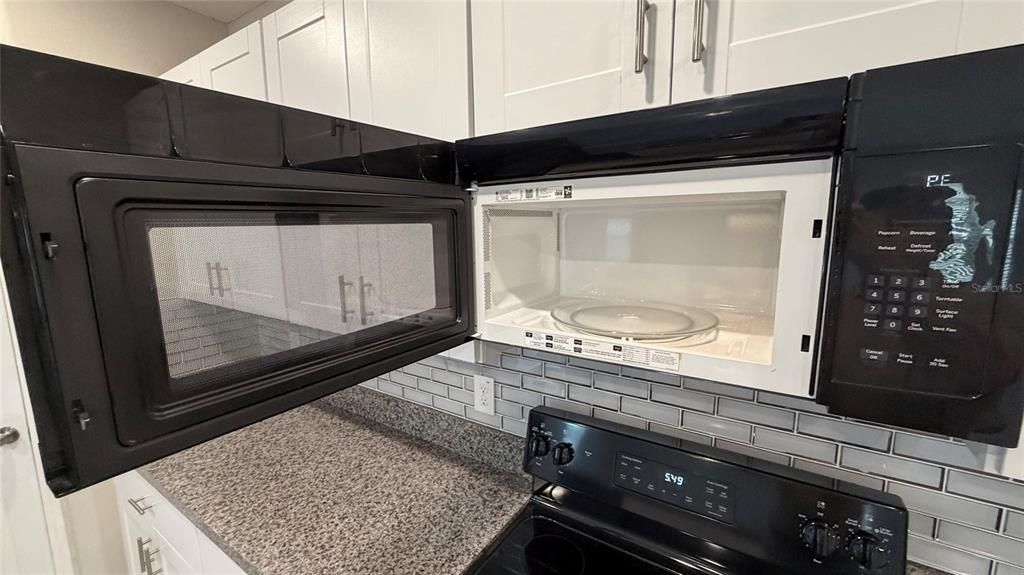 For Rent: $2,600 (5 beds, 2 baths, 2215 Square Feet)