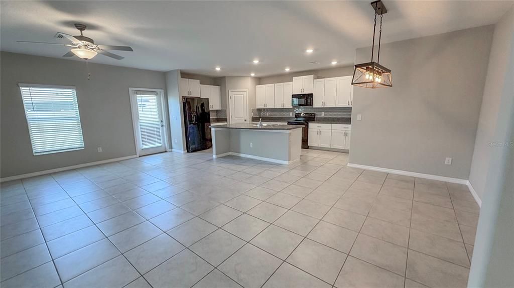 For Rent: $2,600 (5 beds, 2 baths, 2215 Square Feet)