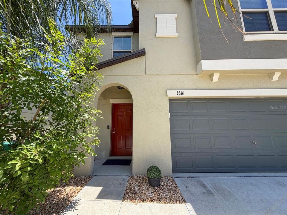For Rent: $2,600 (5 beds, 2 baths, 2215 Square Feet)