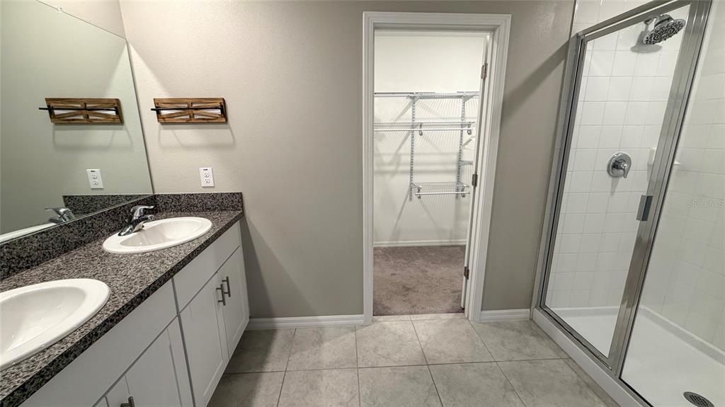 For Rent: $2,600 (5 beds, 2 baths, 2215 Square Feet)