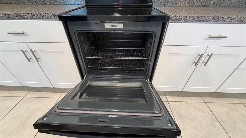 For Rent: $2,600 (5 beds, 2 baths, 2215 Square Feet)