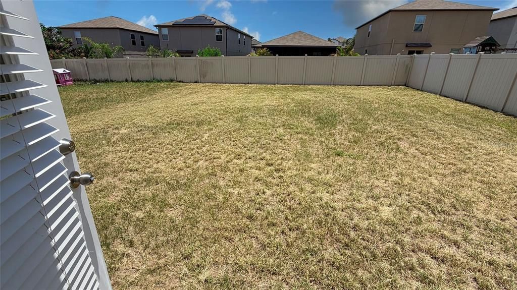 For Rent: $2,600 (5 beds, 2 baths, 2215 Square Feet)
