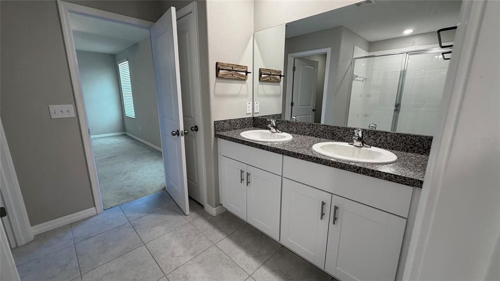 For Rent: $2,600 (5 beds, 2 baths, 2215 Square Feet)