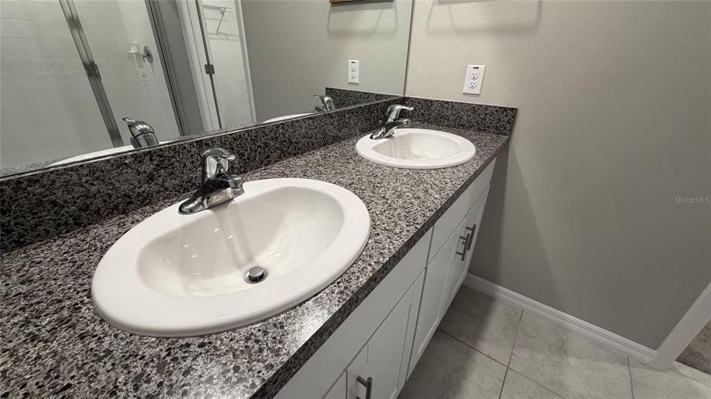 For Rent: $2,600 (5 beds, 2 baths, 2215 Square Feet)