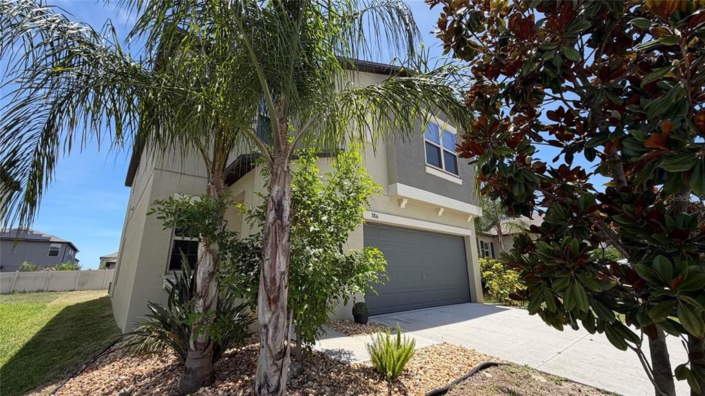 For Rent: $2,600 (5 beds, 2 baths, 2215 Square Feet)